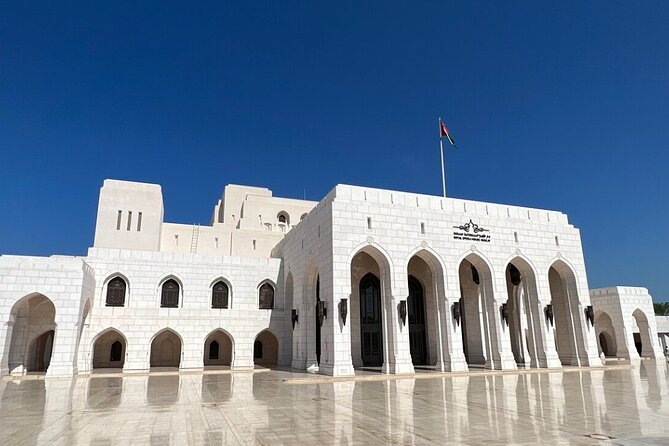4-Hour Muscat City Tour Afternoon Till Evening - Walking into Muttrah Souq