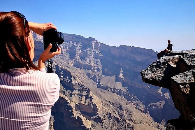 5-Days Private Oman Tour from Muscat - Day three: Sunrise, Bronze Age tombs, and the Green Mountain