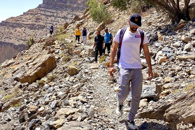 Balcony & Hidden Lake Jebel Shams Shared Trip - Sab Bani Khamis and the human side of the mountains