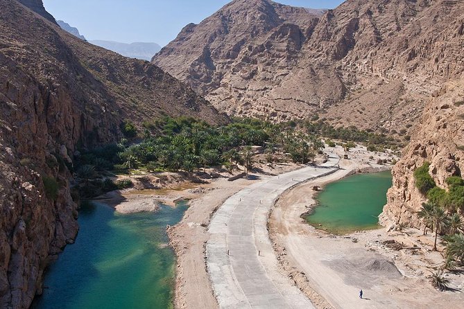Discover the South and Wadi Shab from Muscat - Lunch by the coast