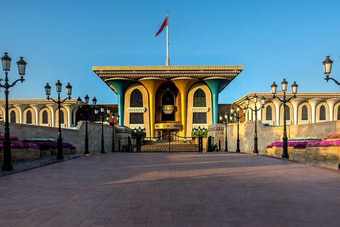Enjoy a traditional Omani local style tour around Muscat - Old Muscat, Al Alam Palace, and the two forts