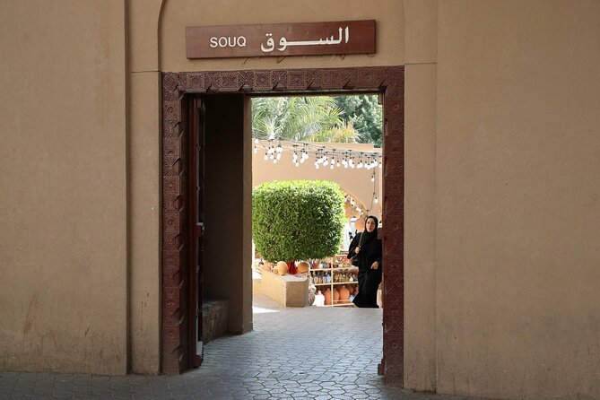 Enjoy the beauty of Fanja, Samail، Izki & Nizwa on a special trip - Birkat Al Mouz, palms, water, and mountain ruins