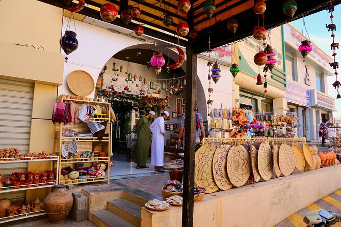 Enjoy the beauty of Fanja, Samail، Izki & Nizwa on a special trip - Three hours in Nizwa Souq and around the fort