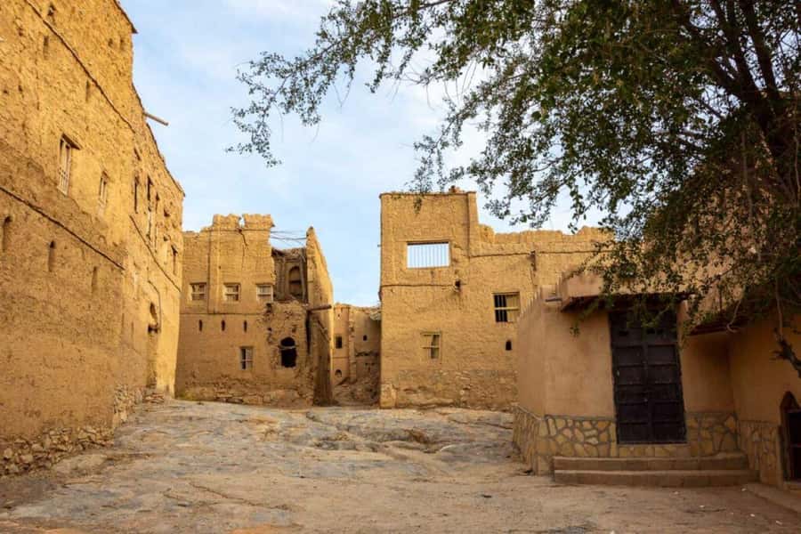 From Muscat: Full-Day to Nizwa-Misfat Al Abriyeen-Al Hamra - Leaving Muscat for Nizwa