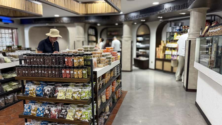 From Muscat: Nizwa and Jebel Akhdar Tour with Lunch - Nizwa Souq: dates, halwa, silver, and everyday tradition