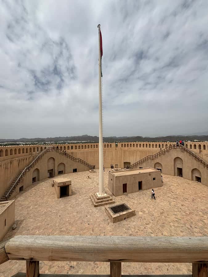 From Muscat: Nizwa and Jebel Shams Day Trip - Nizwa Souq: pottery, silver, and everyday Oman