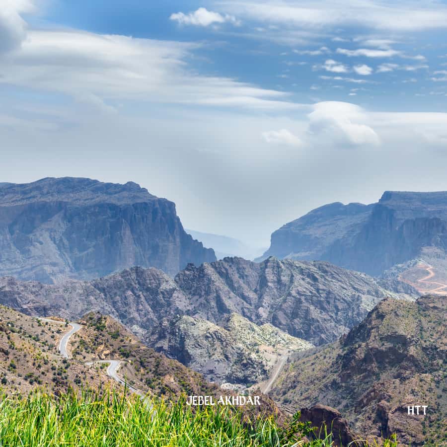 From Muscat: Nizwa Day Trip with Grand Canyon - Nizwa Round Tower Fort in half an hour