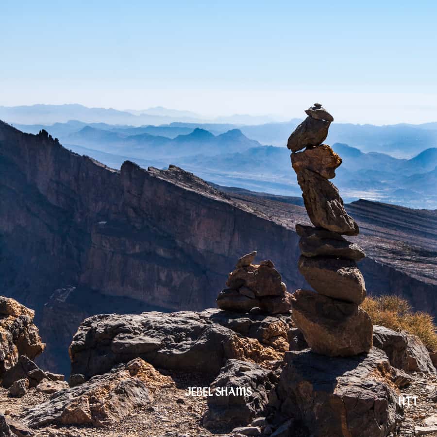 From Muscat: Nizwa Day Trip with Grand Canyon - Al Hamra, Wadi Ghul, and the road into the mountains