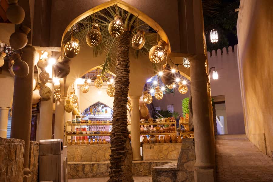 From Muscat: Nizwa Guided Tour with Optional Overnight Stay - What the guides add