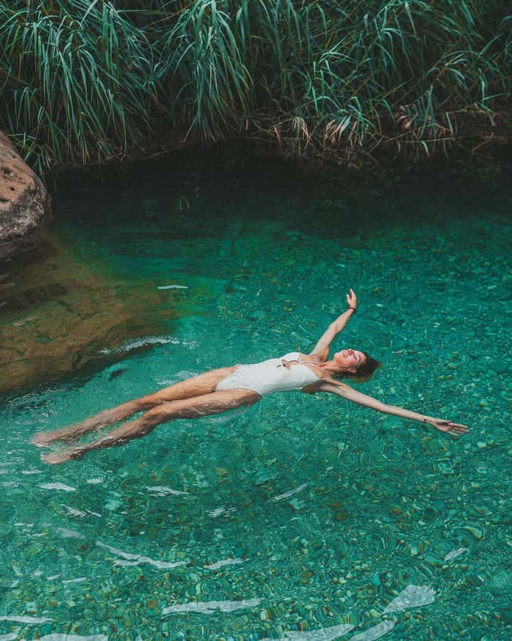 From Muscat:Private Wadi Shab and Bimmah SinkHole Tour - Swimming Through the Keyhole