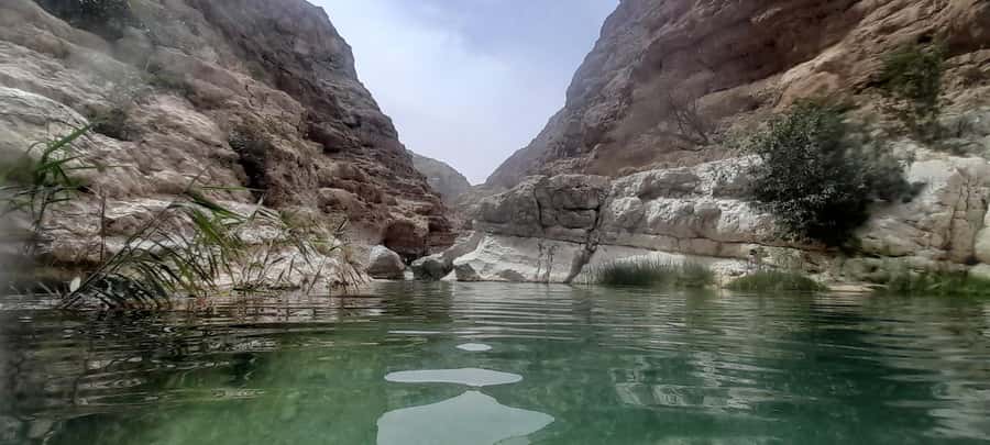From Muscat: Wadi Shab Expedition - The drive from Muscat sets the tone
