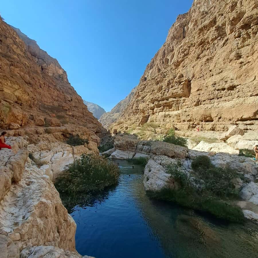 From Muscat: Wadi Shab Expedition - Crossing into the wadi
