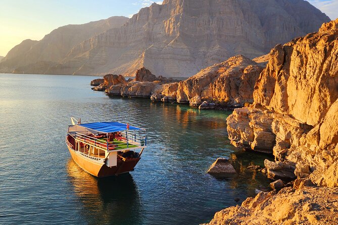 Full day Dhow: Khasab, Musandam: Dolphins, Snorkeling & Fjords - Crew service and the language question