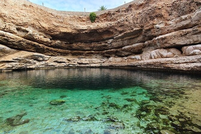 Full Day Group Tour to Wadi Shab Bimmah Sinkhole and Fins Beach - Guides make a practical difference