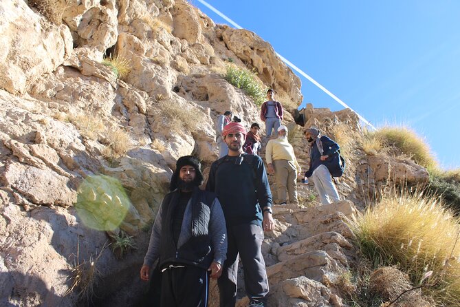 Full-Day Guided Tour to Jebel Akhdar - Walking from Alaqer toward Seeq