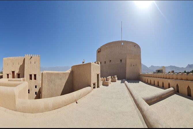 Full-Day Nizwa Fort, Bahla Fort and Jabreen Castle Private Tour - What the private 4WD setup adds