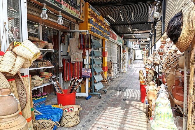 Full Day Nizwa & Jebel Akhdar Guided Tour - What the guide adds to the day