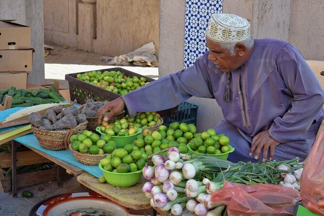 Full Day Nizwa & Jebel Akhdar Guided Tour - Nizwa Souq: market halls with everyday Omani character