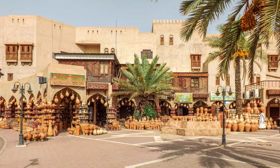 Full-Day Tour in Oman: Enchanting Forts of Nizwa and Jabreen - Nizwa Fort and the Circular Cannon Tower