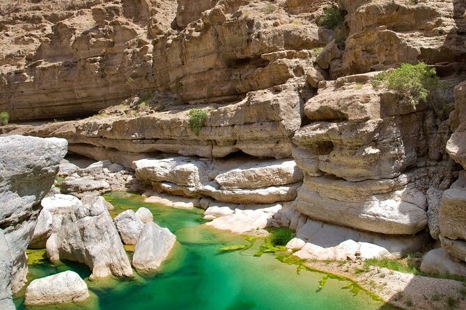 Full Day Tour in Wadi Shab - Walking into Wadi Shab