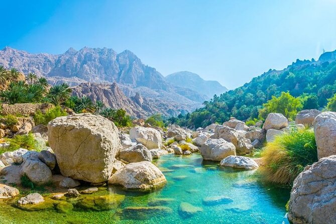 Full-Day Wadi Shab and Bimmah Sinkhole Tour - Bimmah Sinkhole: an easy contrast to Wadi Shab
