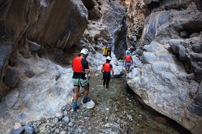 Half Day - Snake Canyon Adventure Tour in Jebel Shams - Entering Snake Canyon from Bald Sayt