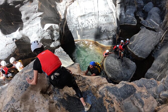 Half Day - Snake Canyon Adventure Tour in Jebel Shams - Safety, confidence, and the family question