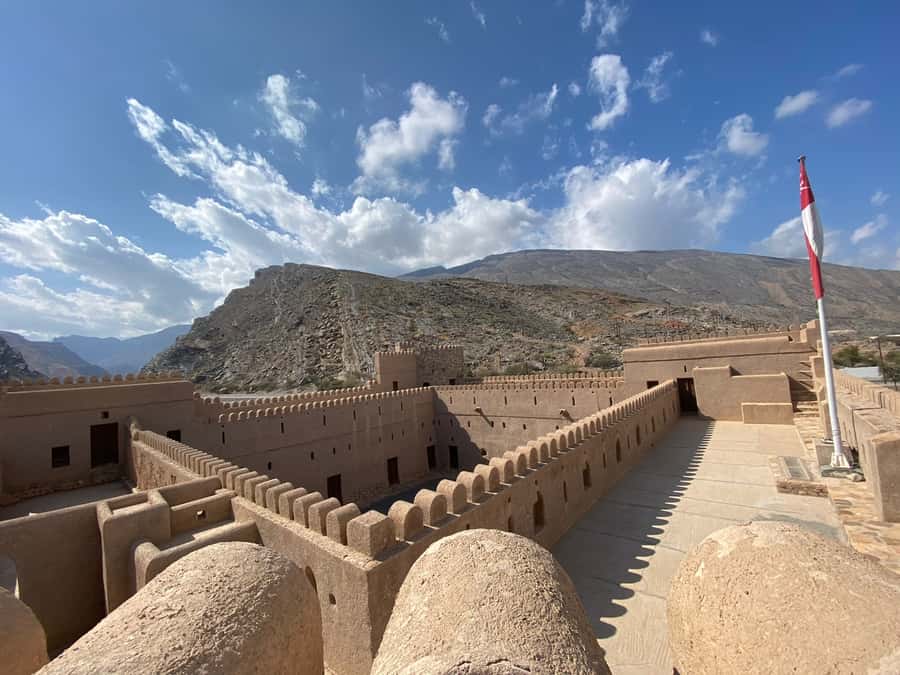 Historical City of Nizwa - The road to Jabal Akhdar changes the day