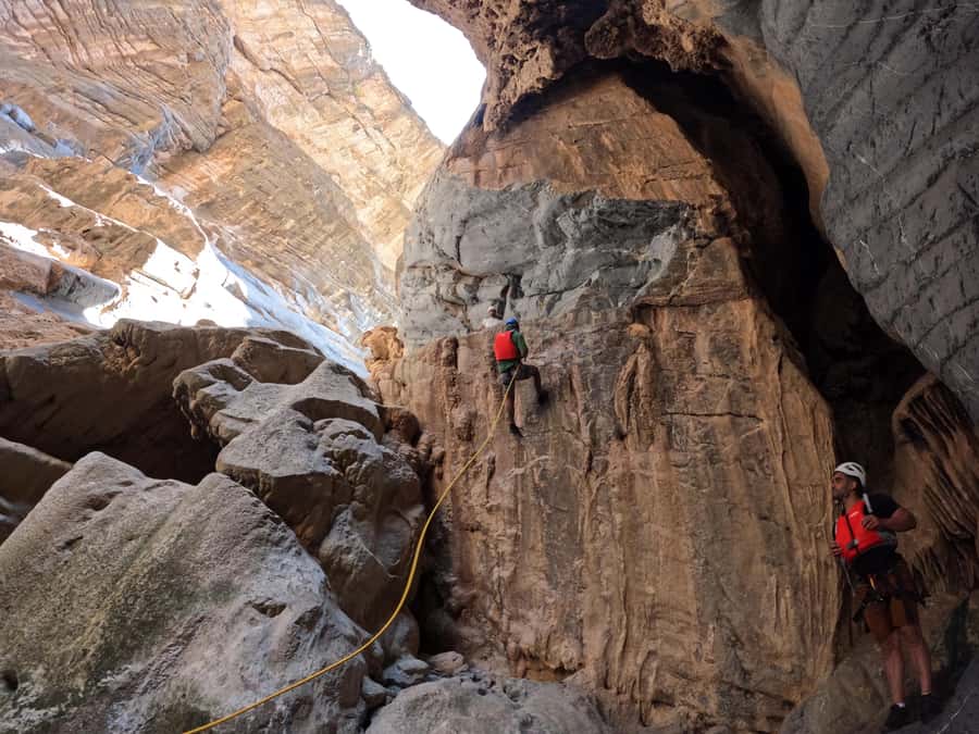 Jebel Shams: Full Day Adventure Tour through Snake Canyon - Starting with safety gear and route guidance