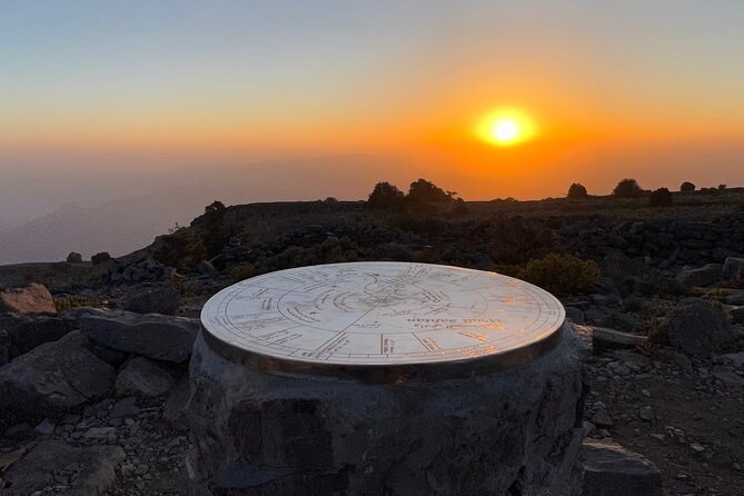 Jebel Shams summit W4 - How the small group changes the day