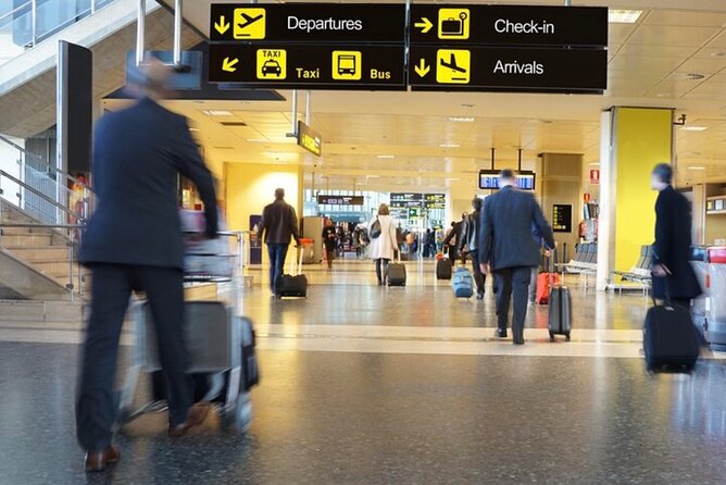 Muscat: Airport Private Transfer to/from all Muscat Hotels - Why the private format can save money