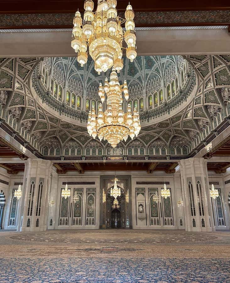 Muscat City Tour and life with Omani Guy ( luxury car). - Shopping and atmosphere at Muttrah Souq