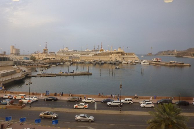 Muscat City Tour frensh or Italien Guide - A smart four-hour introduction to Muscat