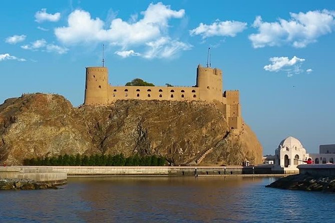 Muscat City Tour frensh or Italien Guide - A short stop at the Mutrah Fish Market