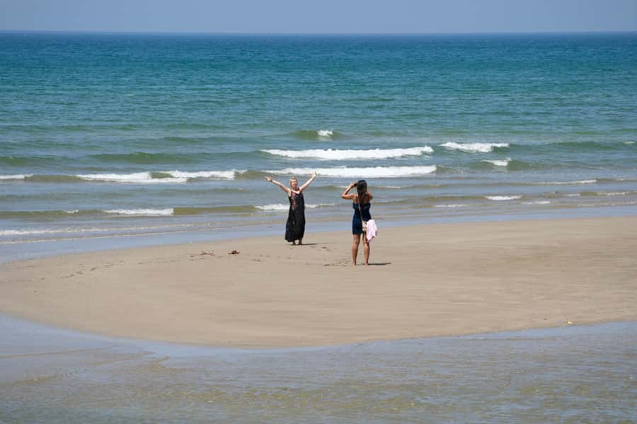 Muscat: Day Tour with Omani Lunch, Hotel Pickup, and Airfare - Royal Opera House and the Grand Mosque