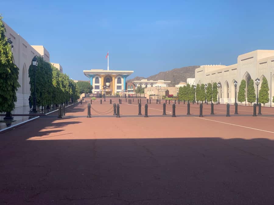 Muscat: Evening Group City Guided Tour with Free Dinner - Why Muscat works so well after dark