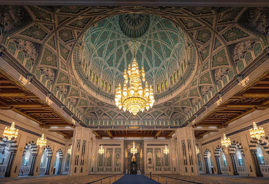 Muscat: Full-Day City Tour - Sultan Qaboos Grand Mosque: plan your clothing carefully