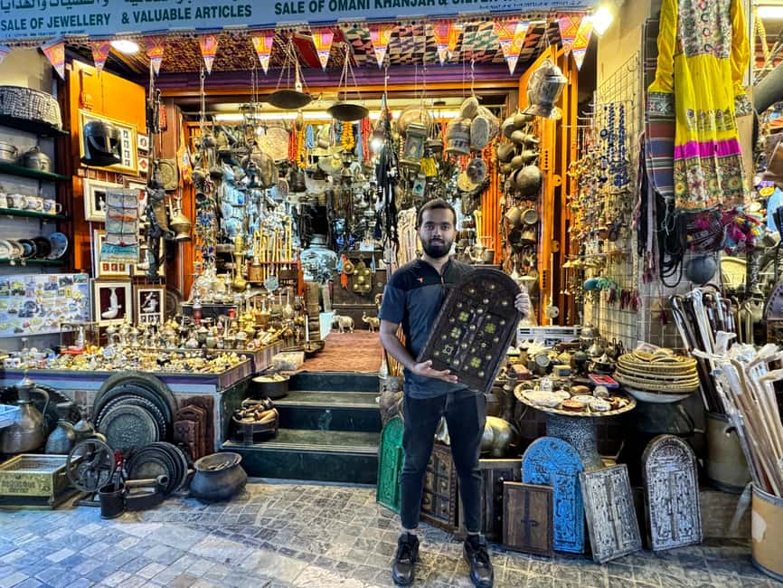 Muscat: Guided Walking Tour of Corniche, Souq & Mutrah Fort - What the guide adds to the experience