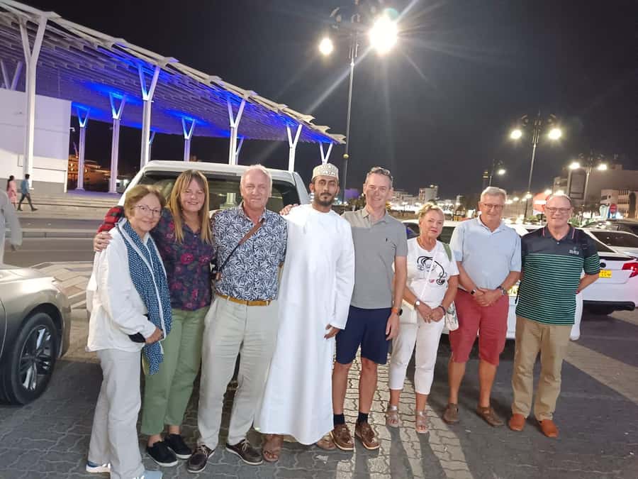 Muscat: Night Tour 4 Hours - Guides, language support, and reliability