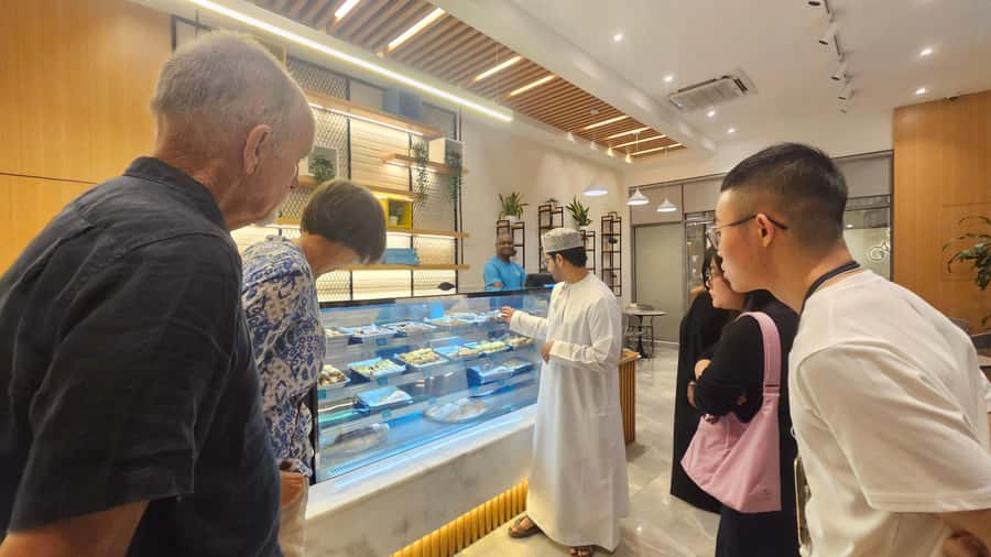 Muscat: Omani Food Tour with Shuwa & Halwa - Halwa and coffee: Oman’s sweet pause