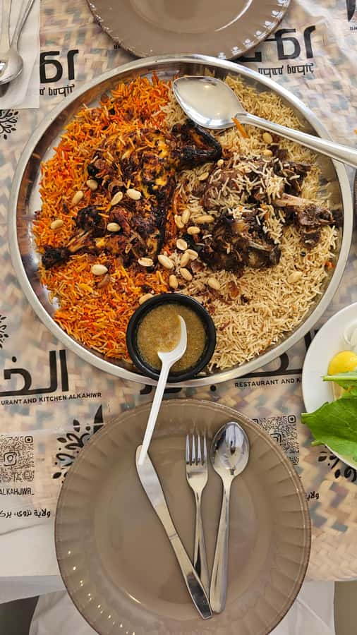 Muscat: Omani Food Tour with Shuwa & Halwa - The guides make the difference