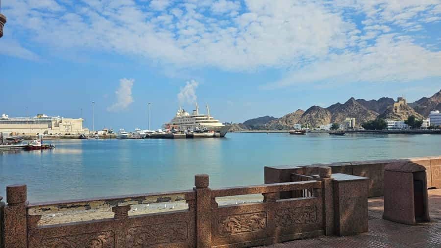 Muscat: Private City Guided Tour - Spend an hour in Muttrah Souq