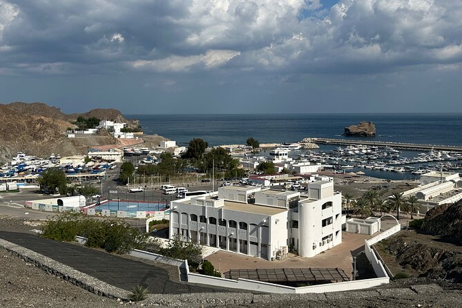 Muscat Private Evening City Tour with pickup from Hotels and Port - What the guide adds to the evening