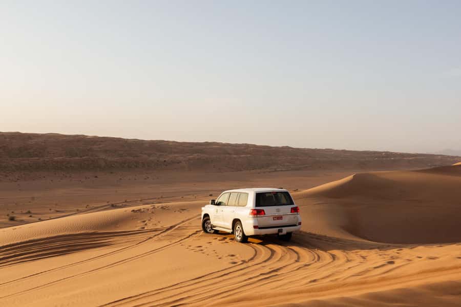 Muscat: Wadi Bani Khalid Oasis & Oman Desert Tour - Lunch with mountain views near the wadi