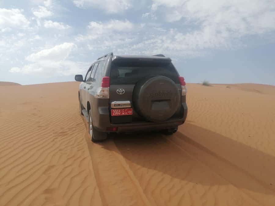 Muscat: Wadi Bani Khalid & Wahiba Sands Full-Day Tour - Lunch at a local Omani cafe