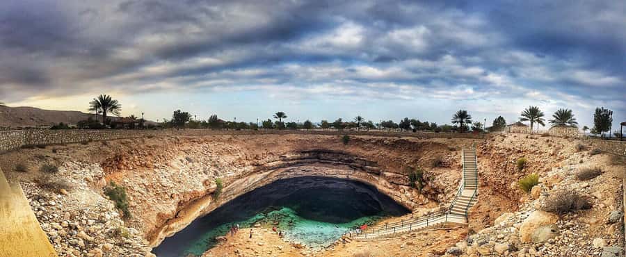 Muscat: Wadi Shab and Bimmah Sinkhole Full-Day Tour - Swimming to the cave waterfall