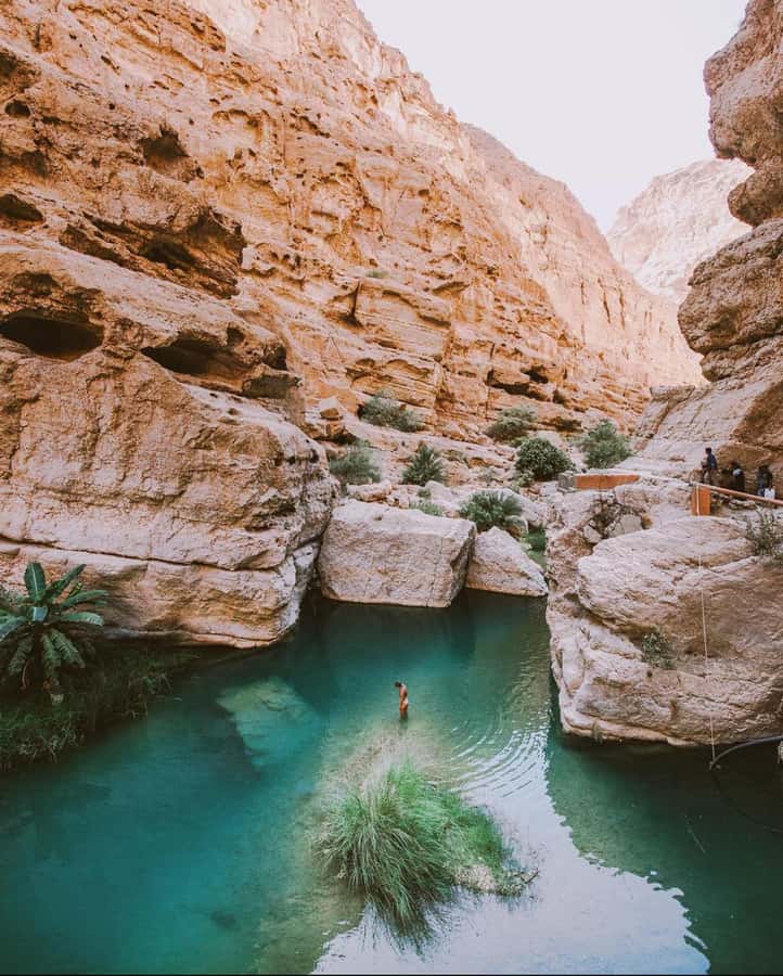 Muscat: Wadi Shab & Bimmah Sinkhole Tour with Pickup & Lunch - Why Wadi Shab is the real centerpiece