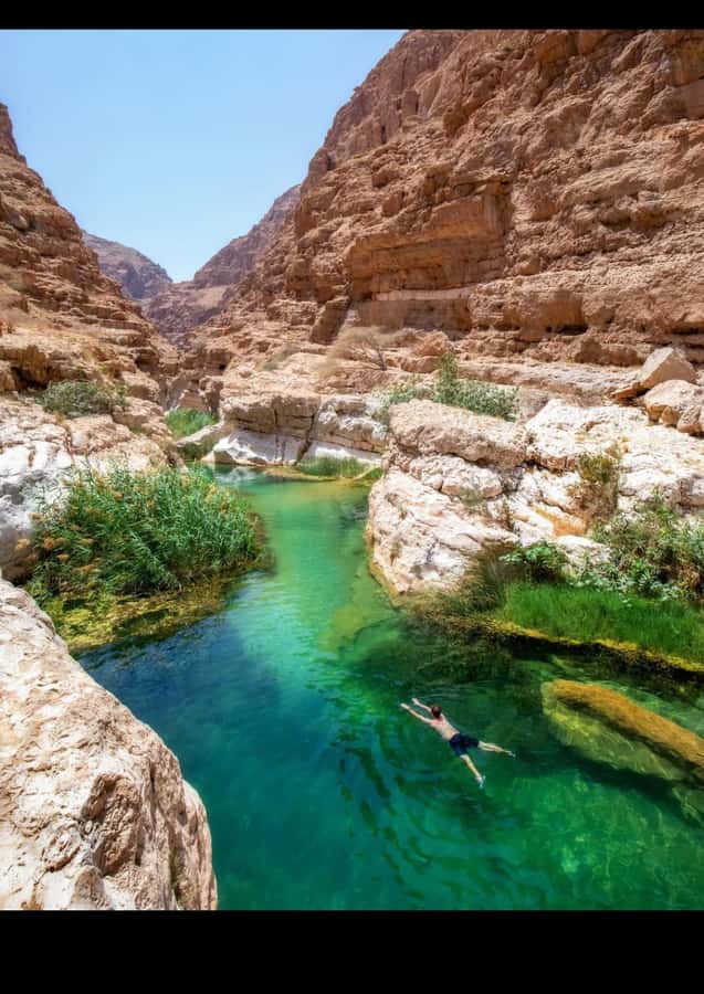 Muscat: Wadi Shab & Bimmah Sinkhole Tour with Pickup & Lunch - Bimmah Sinkhole offers a shorter, easier finale