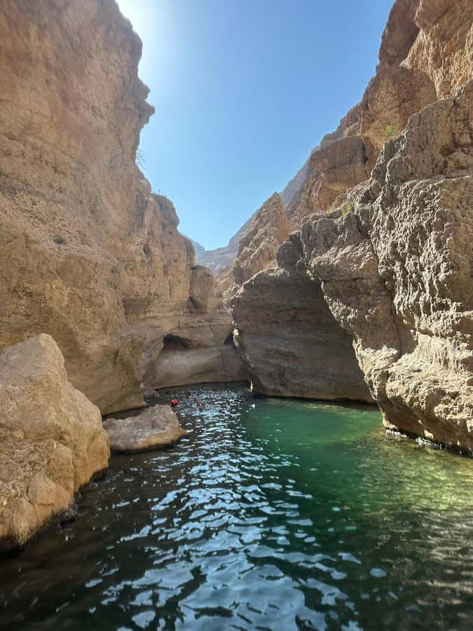 Muscat: Wadi Shab & Bimmah Sinkhole Tour with Pickup & Lunch - Guide quality can shape the whole experience