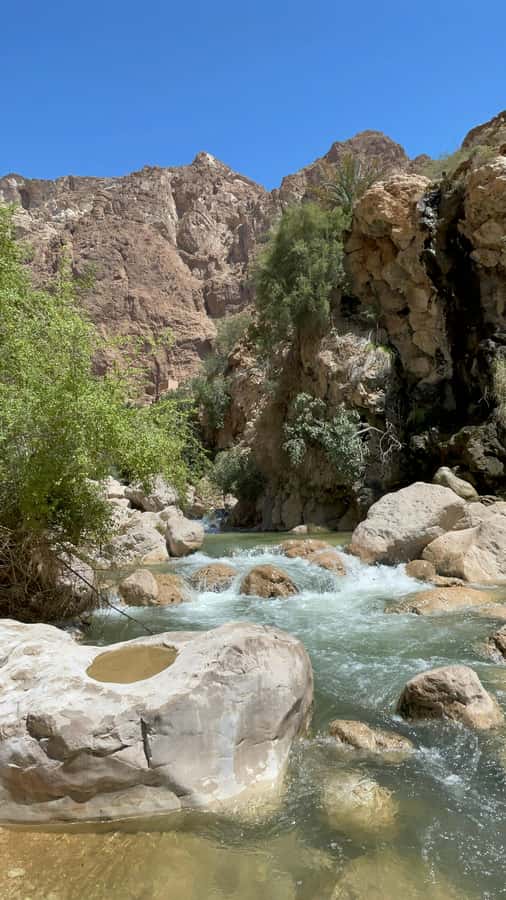 Muscat: Wadi Shab, Romantic Cave and Sinkhole Full-day Trip - Why Wadi Shab is worth the effort